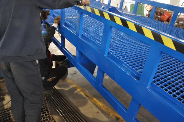10000Kg Loading Capacity Mobile Dock Ramp 1.8 Meters Working Height for Logistic Park