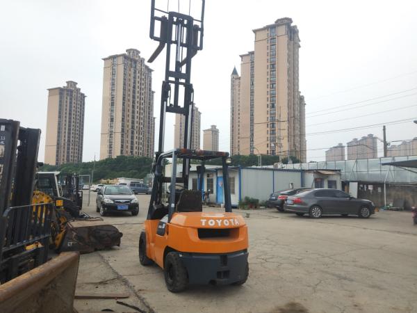                  Used Popular Brand Toyota 3 Ton Forklift Fd30 Fd50 Fd100 Made in Japan on Sale with Working Condition.             