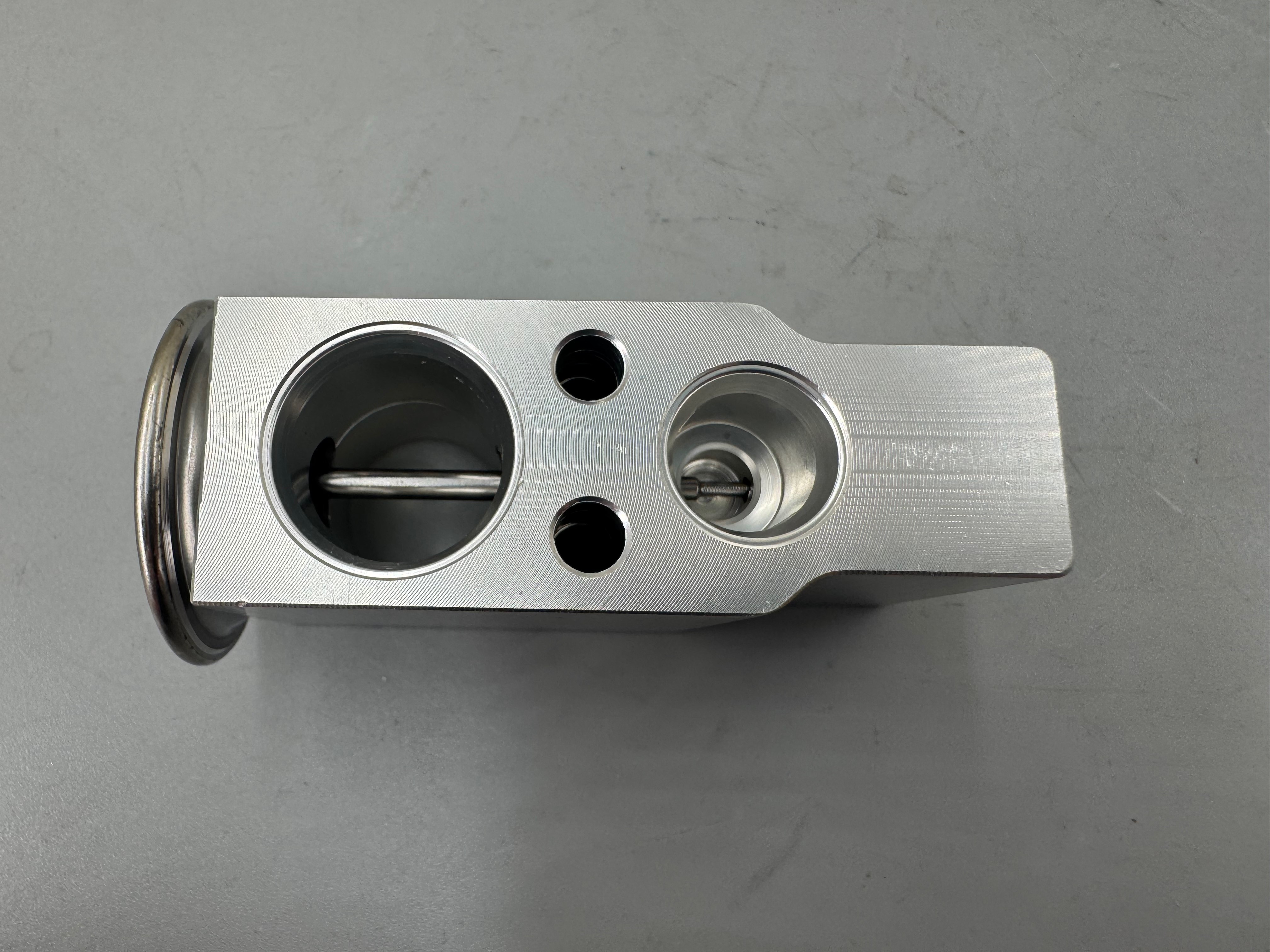 One-stop purchase of expansion valve 8W0 820 679 for Q8