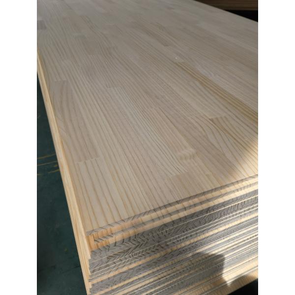 Oficina del Interior Tableros de pinos de dedo de pinos con estilo de diseño moderno