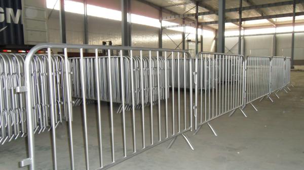 v foot welded model crowd control barrier 1090mm x 2500mm upright OD 16mm outer 35mm