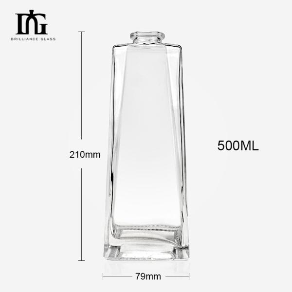 Square Glass Cosmetics Spray Bottle with Cork Cap Capacity 700ml Body Material glass