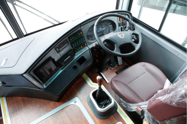 Autobus d'entraîneur utilisé 51 par sièges DongFeng Cummins Engine avec le moteur supérieur