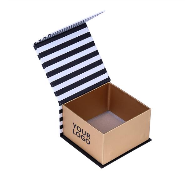 Strip Pattern Printing Logo Magnetic Box Packaging 1300gsm Luxury Magnetic Gift Box