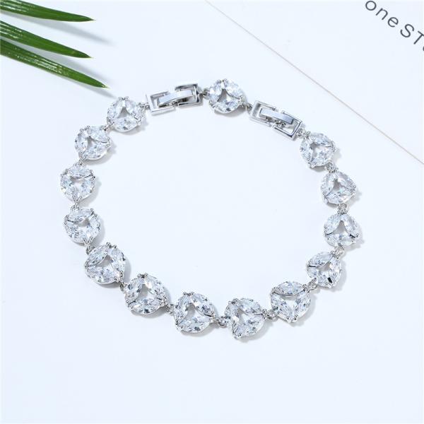 Anti Allergy 6.9 Inches Diamond Women's Bracelets Brass