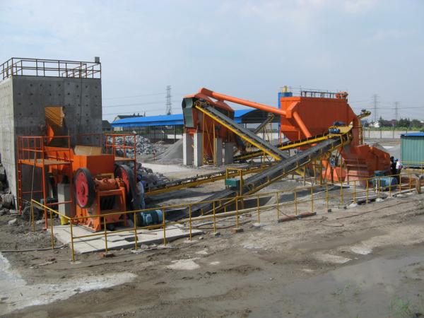 Stable stone crush plant used in railway