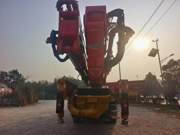 Precision Boom Pump Concrete Truck For Residential Construction Landscaping