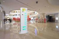 Piso que coloca estaciones de carga del teléfono celular del teléfono móvil con la plataforma remota y diversos dispositivos del pago
