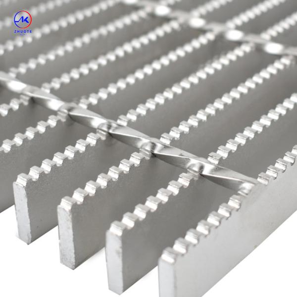 Bright On Surface Flat Steel Grating With 30mm Bearing Bar Pitch Efficiency