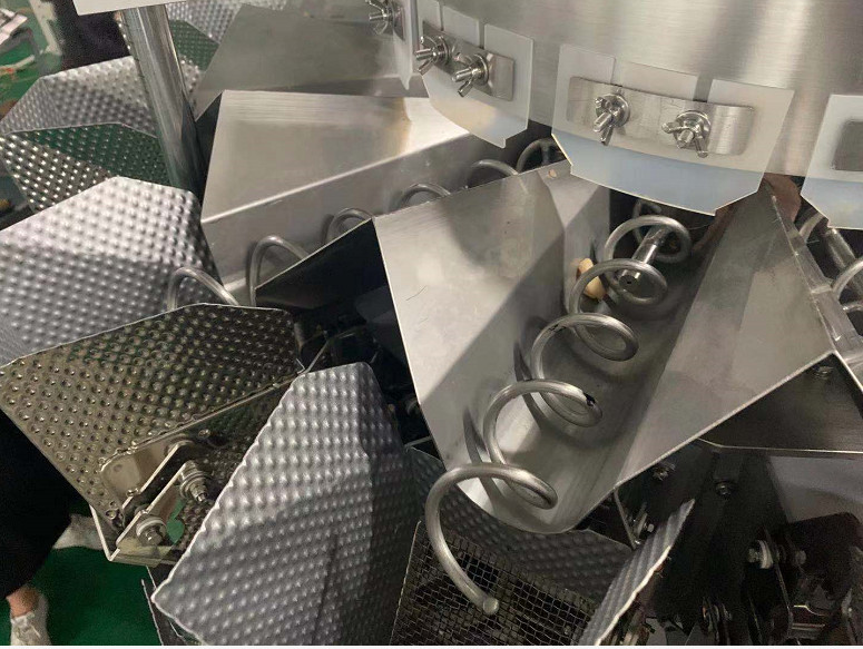 Липкий свежий Weigher Multihead цыпленка с плитой шабера подгонянной ведром линейной