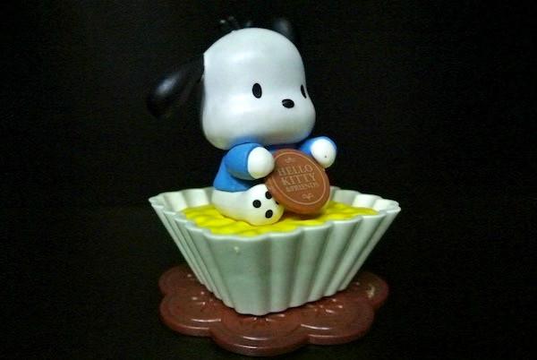 Pochacco Dog Custom Plastic Toys 2.5 Inch Height For Storage 8*7*7cm