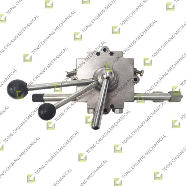 Mecanismo de control de dos mangos, de un solo mango, dispositivo de control del camión mezclador, sistema de control del camión mezclador, mecanismo de control del tambor de mezclado, mecanismo de operación del camión mezclador, mecanismo de control hidráulico del camión mezclador