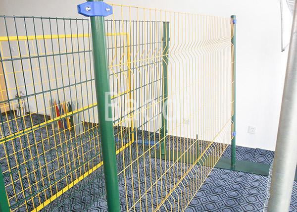 Green Vinyl Coated Wire Mesh Fence Panels With Metal Post High Strength