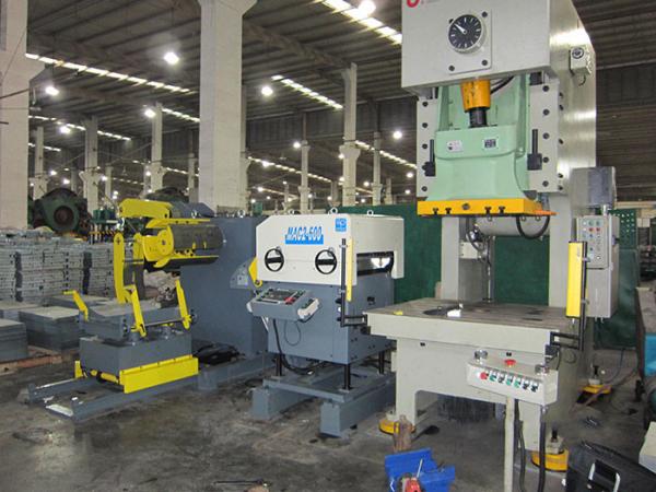Heavy Material Rack Steel Coil Uncoiler Receiving Equipment Fully Automatic Control System