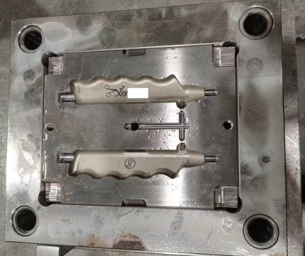 LKM Medical Surgical Instrument Housing ABS, Sports Medical Scalpel Housing Two plate mold submarine gate cold runner