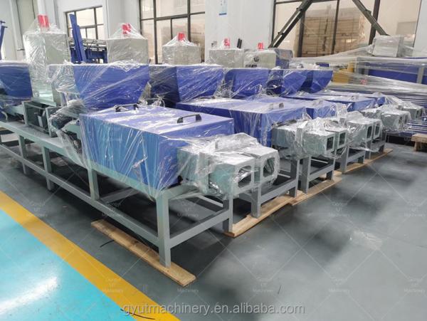 Lojas de vestuário Máquina de blocos de paletes de madeira de alta capacidade com corte de serra Economia de mão de obra