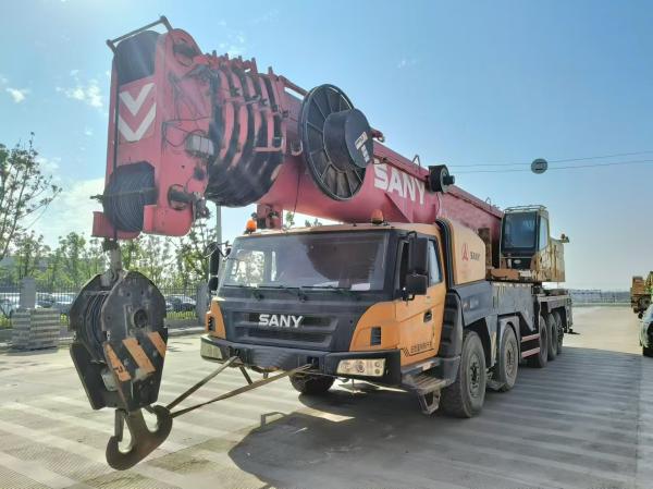 2016 Sany utilisé STC1600 grue avec un boom 64m, un jib 18m, et un contrepoids de 60 tonnes.