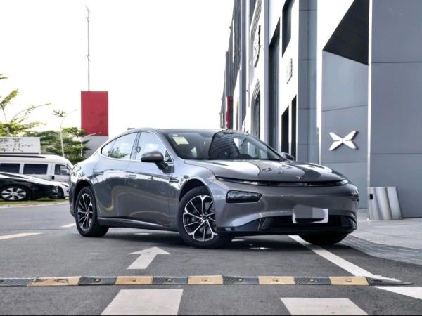 XPENG P7 EV NEDC Pure Charge 586KM 5 Door 5 Seater Sedan 196kw 360 Camera