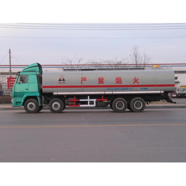 HOWO 8X4 Oil Tank Truck Trailer / Fuel Tank Truck Single - Plate Dry Clutch