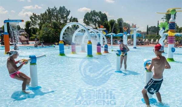 Juguetes del juego de la piscina de los niños del parque del agua, pistola del espray de agua y arma de agua