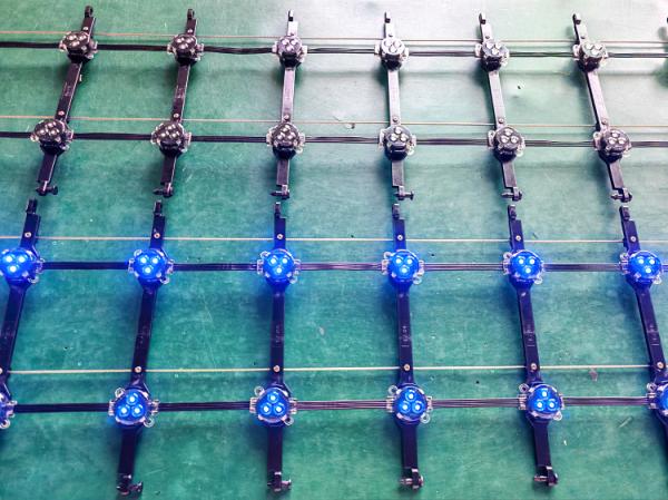 Pantalla de malla LED a color P125 SMD3535 RGB DMX512 flexible y transparente, enrollable para salas de exposiciones al aire libre