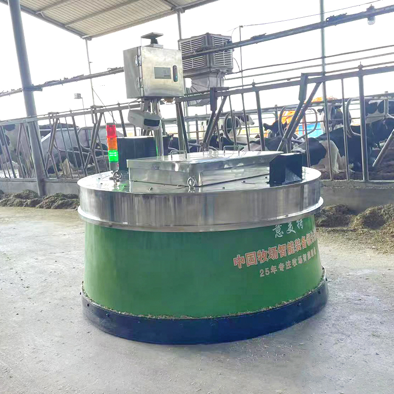 Smart Robotic Feed Pusher Robot Keyless Go Cruise Control Timed Feed Pushing For Large Scale Ranch