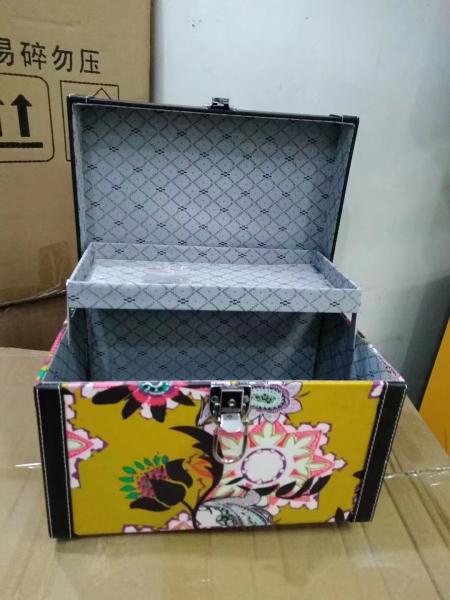 Professional Artist Studio Free Standing Makeup Train Suitcase