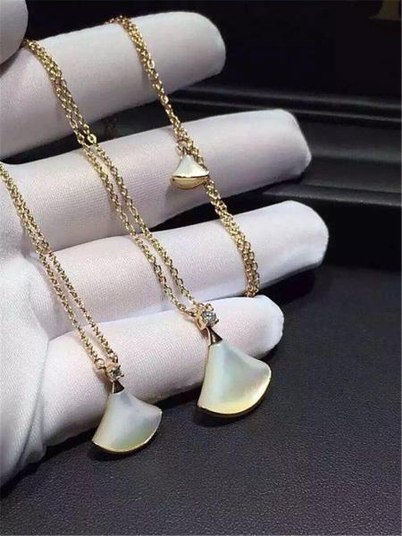 Luxury jewel, medium, small. Necklace 18k gold white gold yellow gold rose gold Mosaic pearl female and diamond necklace