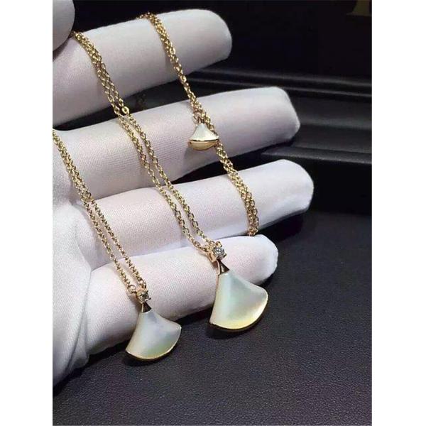 Luxury jewel, medium, small. Necklace 18k gold white gold yellow gold rose gold Mosaic pearl female and diamond necklace