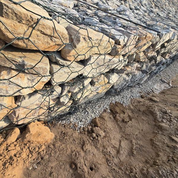Résistant à la corrosion 80 mm x 100 mm / 100 mm x 120 mm / 2,7 mm panier en treillis galvanisé en gabion pour la protection des berges