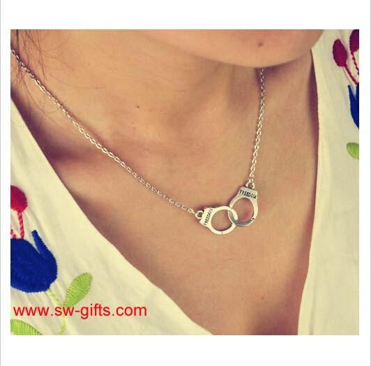 New Fashion Jewelry Handcuffs Choker Pendant Necklace Girl lover Valentine's Day Gifts