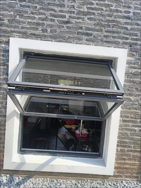 Server Room Heat Rejection Folding Windows - Active Cooling Fins
