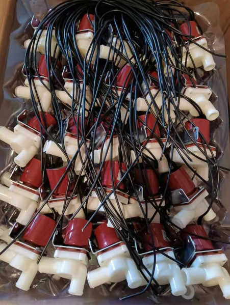 Водяной пластиковый соленоидный клапан для струйки пола Tennant 24VDC 36VDC 110VAC 220VAC