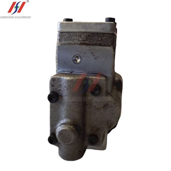 SK200-2 SK200-3 Excavator Hydraulic Lift Pump K3V112 Regulator Construction Machinery Parts