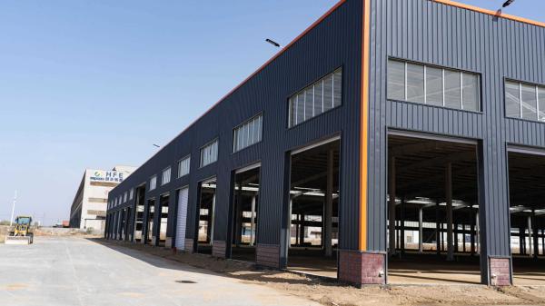 Almacén de estructura de acero prefabricado comercial moderno para almacenamiento de garaje industrial