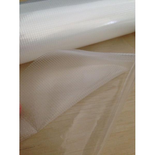 Os sacos claros plásticos do selo de vácuo do alimento no rolo um Sideembossed um lateral alisam