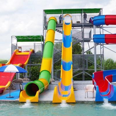 Parque de diversões multicolorido Slide aquático Slide de tubo recto 23m de comprimento