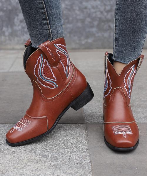 Western Cowgirl Latest Fashion Trends with Women's Leather Boots and Fashionable
