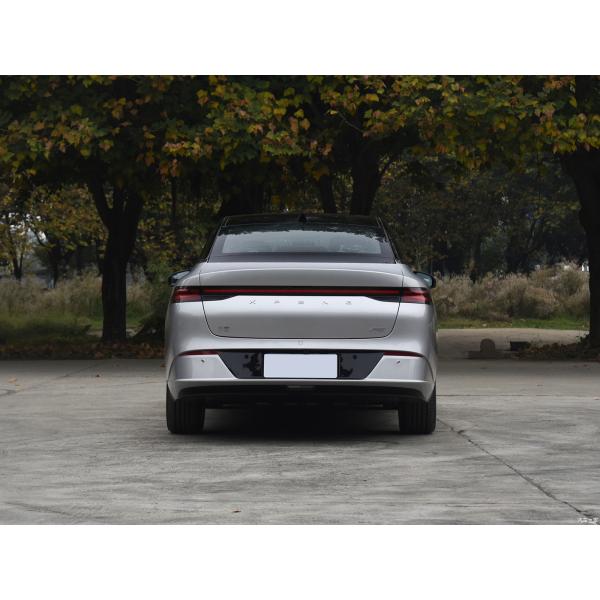 Top Speed of 170km 2023 Xpeng P5 500 Energy Vehicle with 4-Door 5-Seat Body Structure