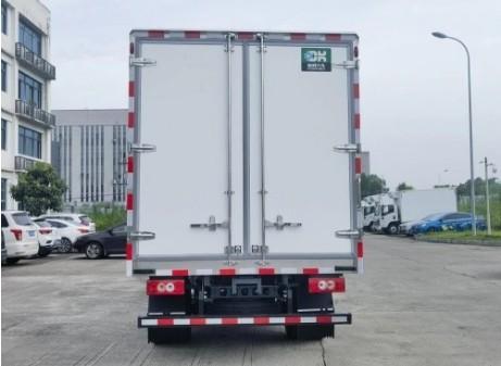 High quality Diesel Oil Fuel Type 4X2 Refrigerated midified Truck with refrigerated box