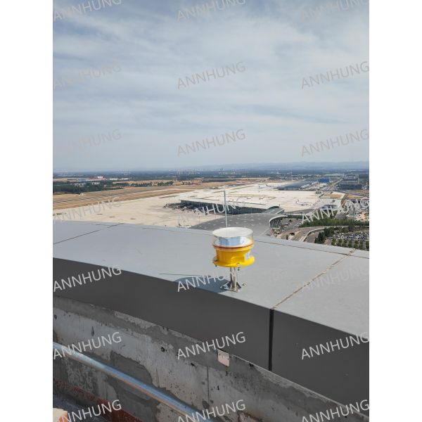 ANNHUNG AH-MI-B2 White LED Medium-Intensity Aviation Obstruction Light with 2000cd Intensity, IP66 Waterproof, and 20-60FPM Flash Rate