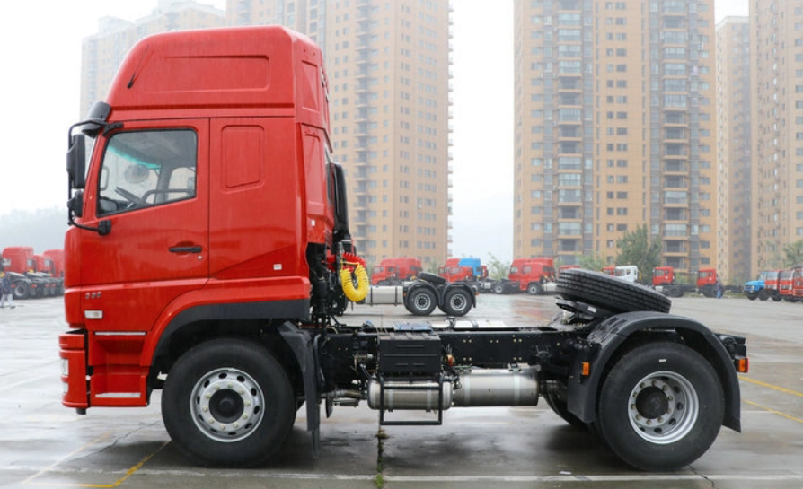 Дунфэн 4х2 300 л.с. Тракторная машина с дизельным двигателем Cummins