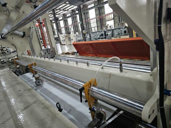 Se trata de una herramienta de corte automático de papel Jumbo de 300 m/min 380 V.