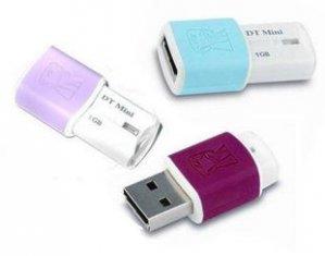 Movimentações marcadas do flash de USB para o descolamento MINI