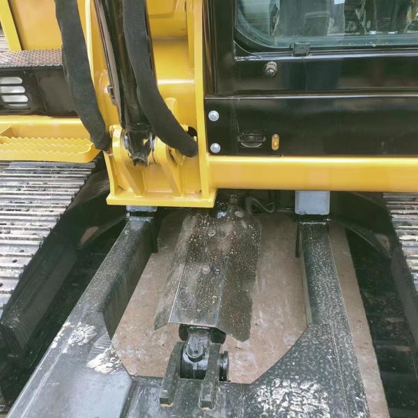 Mini escavadeira Caterpillar 305.5 usada com cilindro e válvula hidráulica originais