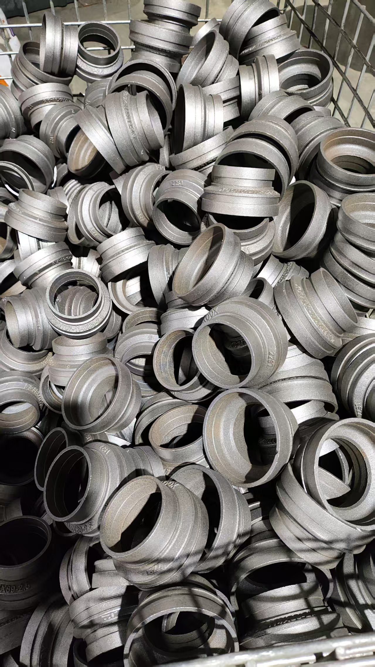 Gray Iron Casting Flexible Flange Tee with Corrosion Resistant Coating for Vibration Damping in Building Drainage Systems