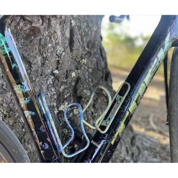 Outdoor Sports Bicycle Water Bottle Holder  Gradient Color  Sandblasting  Oxidation  Custom Multiple Colors