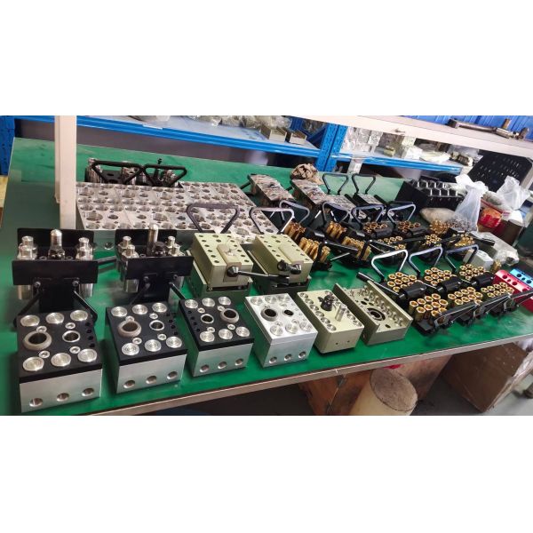 Mold Components: Water Manifold, Mold Water Collector Z-Pin Quick Coupling, Quick Connector Date Stamp