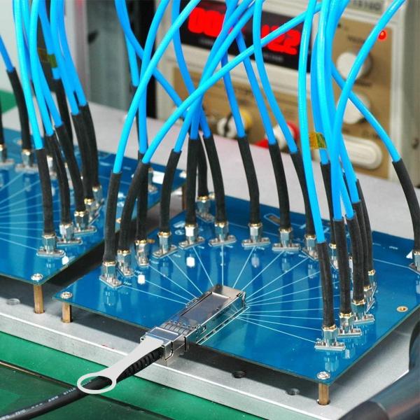 1m 40G QSFP+ to 4xSFP+ Breakout DAC - 40GBASE-CR4 Passive Direct Attach Copper Twinax QSFP to SFP Cable