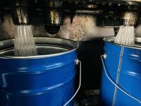 Adesivo epoxi resistente a temperaturas e injecção em tambores de aço de 20 kg ou 200 kg